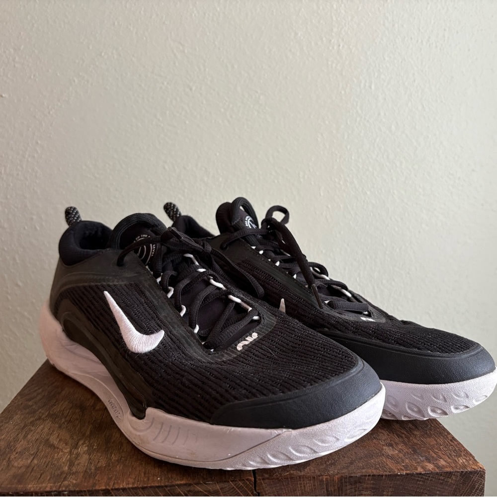 Nike Men's Black and White Athletic Sneakers